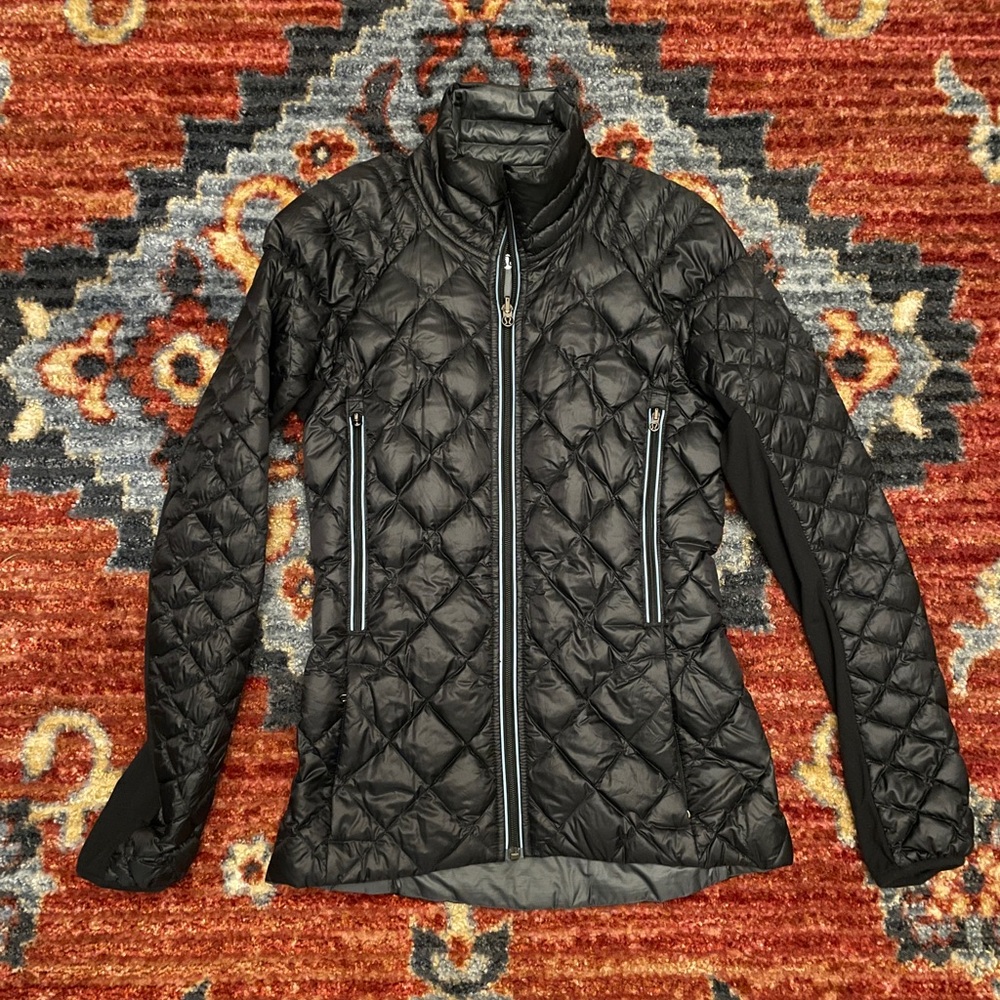 Reversible Lululemon Athletica Lightweight Puffer Jacket. Black/Gray